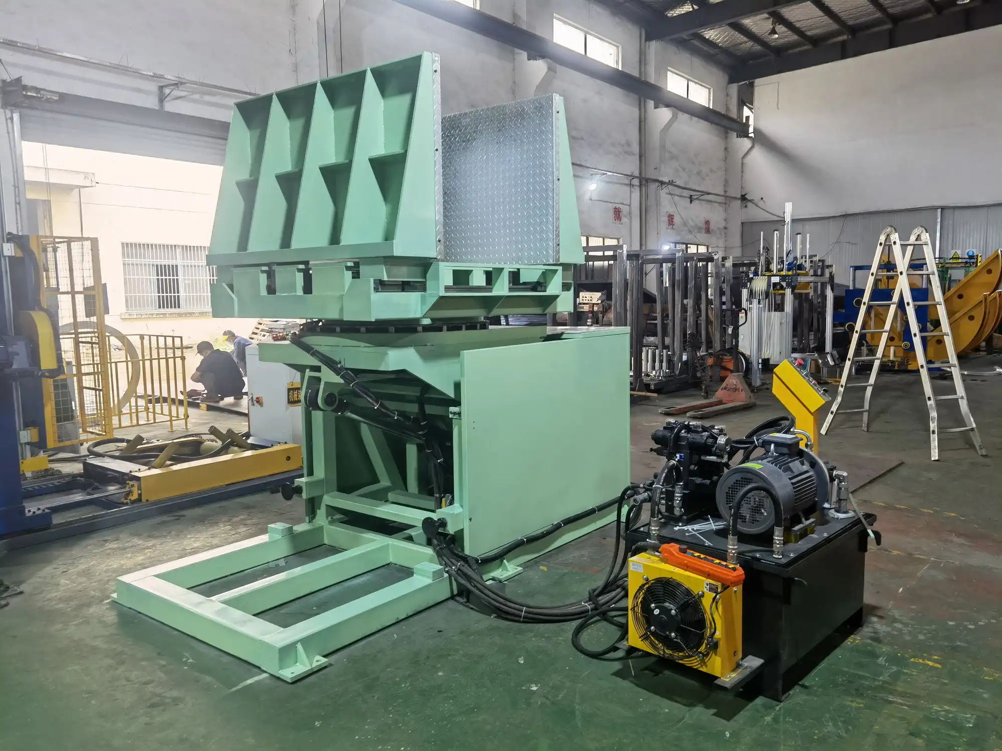 Heavy-Duty Reclining Pallet Inverter System - Thumbnail 3