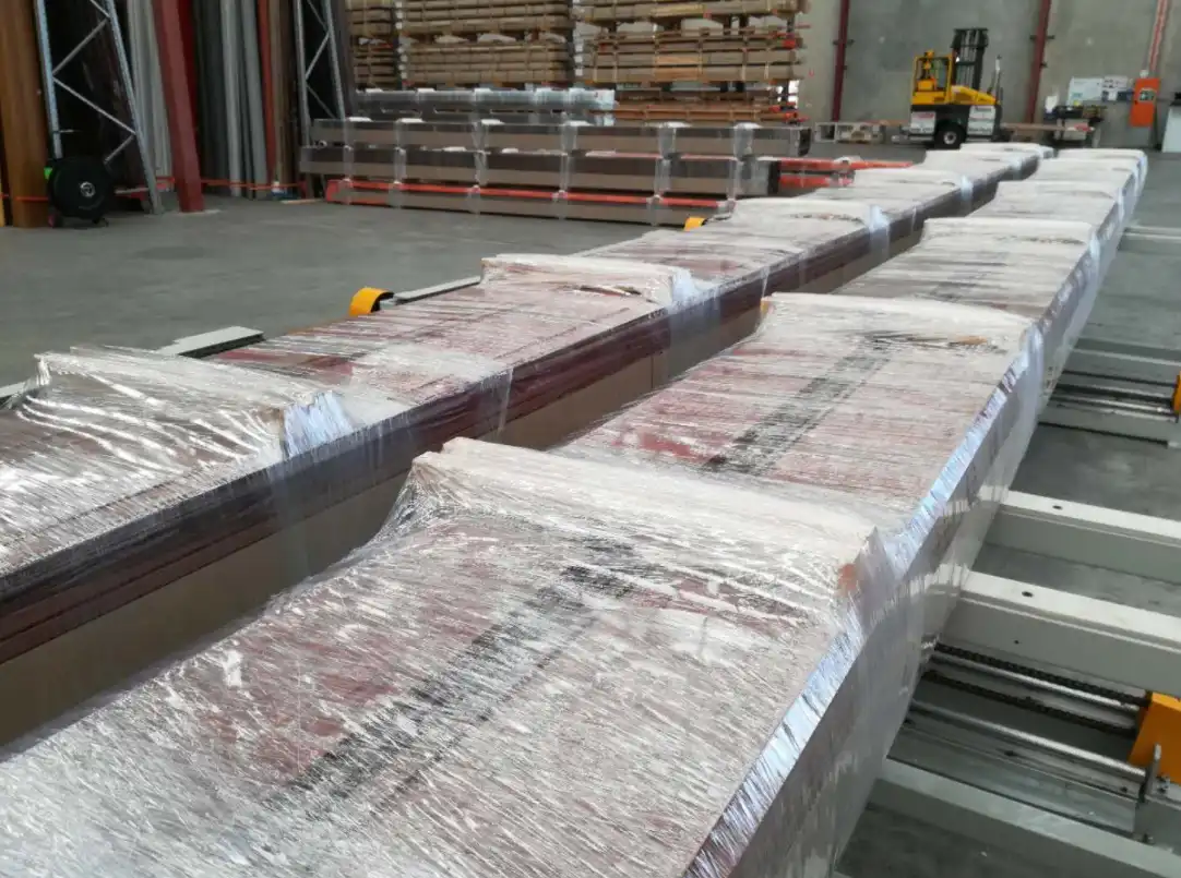 Automatic Horizontal Orbital Stretch Wrapper with Integrated Timber Feeding System - Thumbnail 4